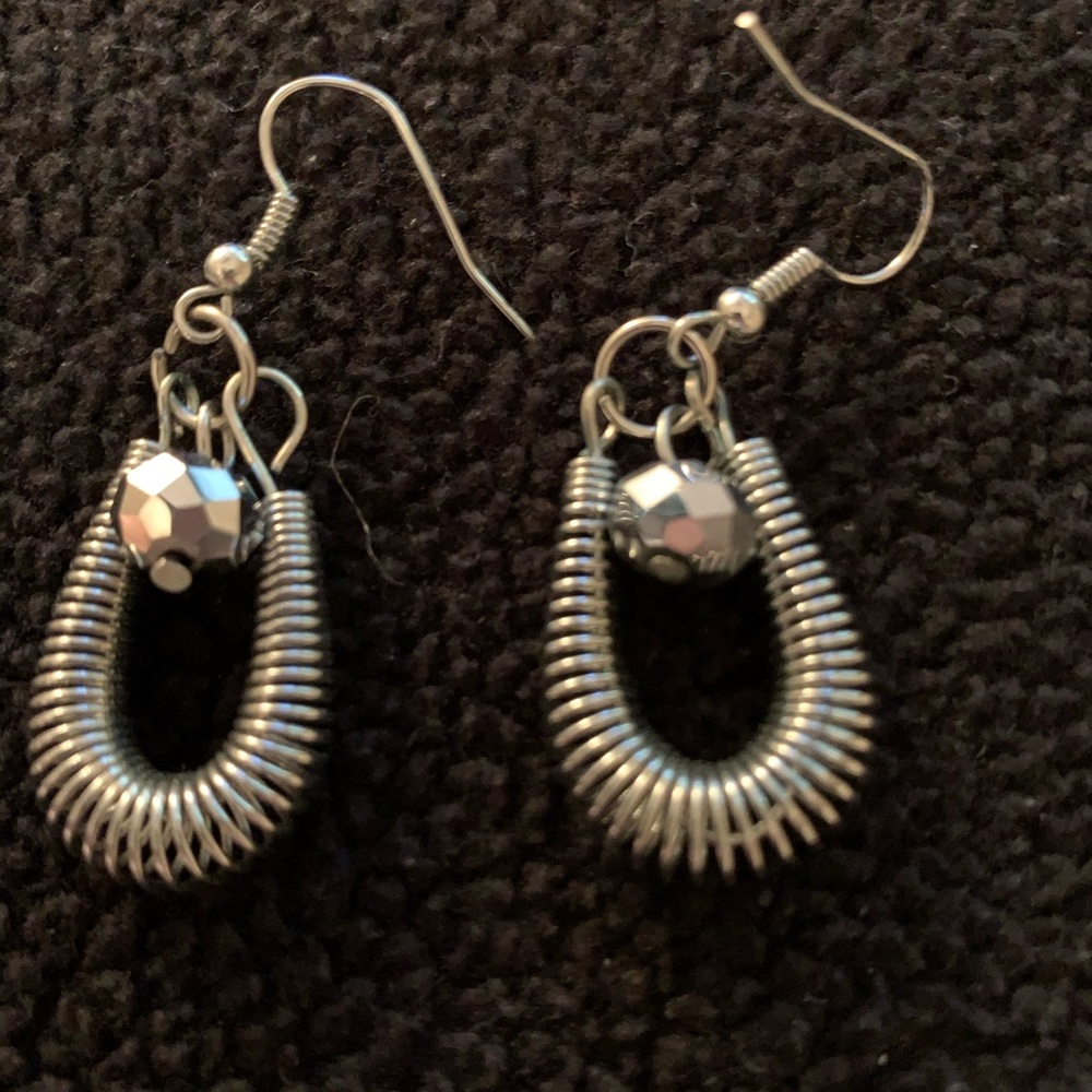 Costume necklace and earring set - Picture 5 of 6
